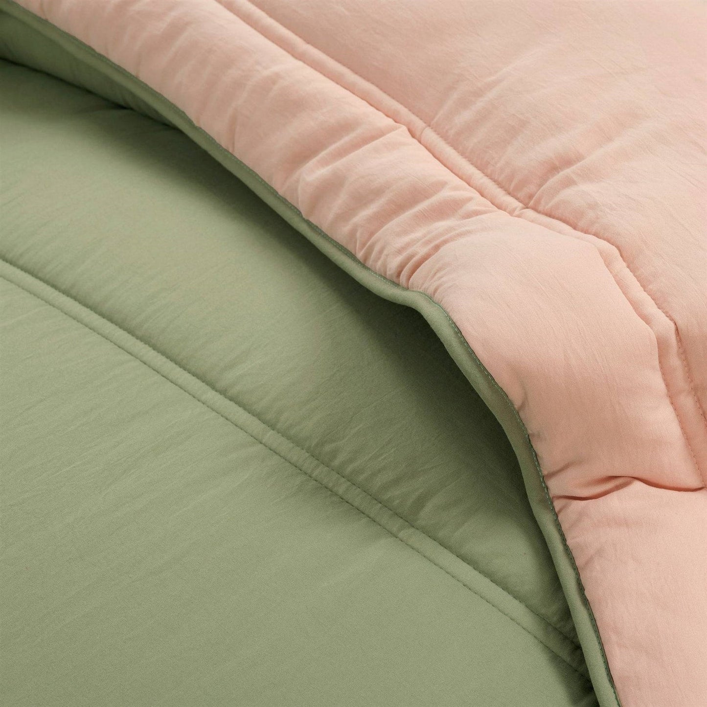 Twin/XL Soft Lightweight Reversible Quilted Comforter Set in Green/Pink